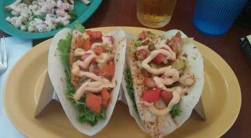 Crackers Island Grille food