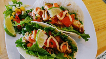 Crackers Island Grille food