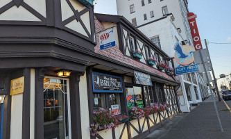 Blue Heron Bistro. outside