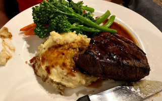 8th Street At The Ivy food