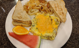 8th Street At The Ivy food