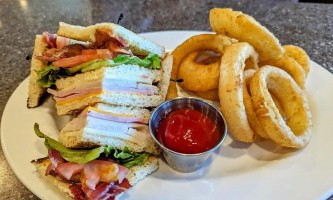 8th Street At The Ivy food