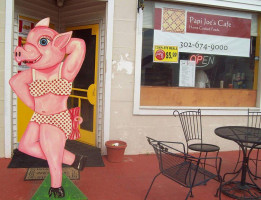 Papi Joe's Cafe outside