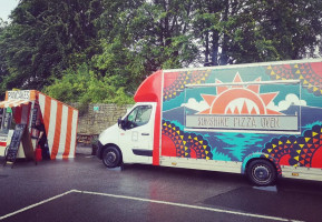 Sunshine Pizza outside