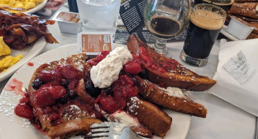 Cloverleaf Tavern food