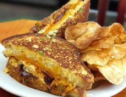 Cloverleaf Tavern food