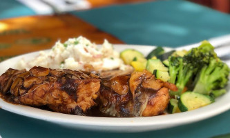 Cloverleaf Tavern food