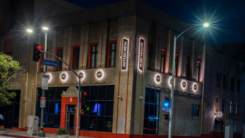 Intercrew La outside