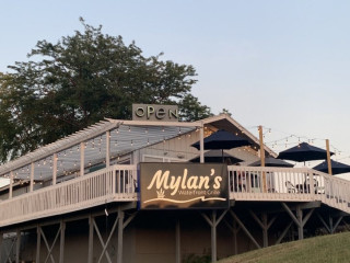 Mylan’s Waterfront Grille