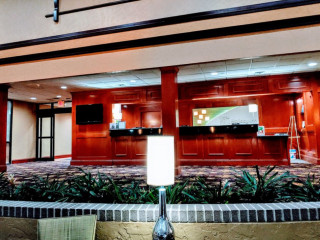 Holiday Inn Suites Cincinnati-eastgate (i-275e) An Ihg