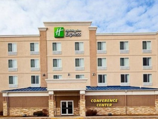 Holiday Inn Express Suites North Platte