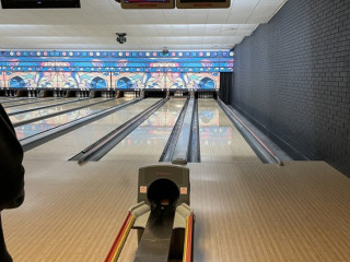 B B's Bowling Alley