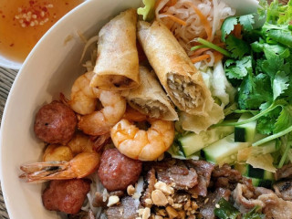 102 Pho Banh Mi Vietnamese Noodle Soup Sandwiches