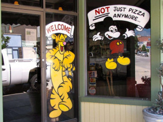 Hometown Pizza, Pasta Bakery