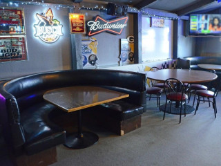 Tna's Lounge