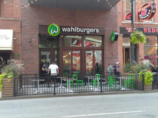 Wahlburgers