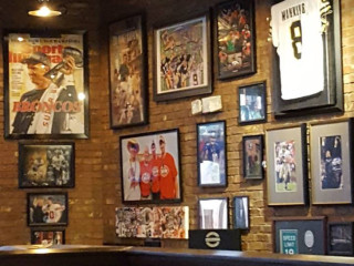 Manning's Sports And Grill