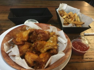 Mineo's Pizza Wings Raw