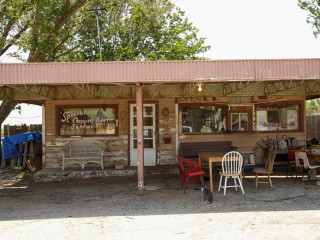 Powell's Country -b-q