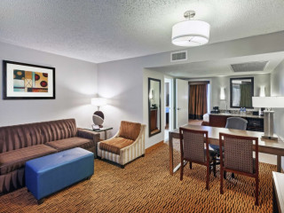 Embassy Suites By Hilton Dallas Market Center