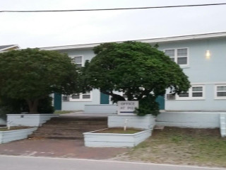 Jolly Roger Inn Pier