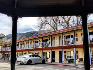 Pikes Peak Inn