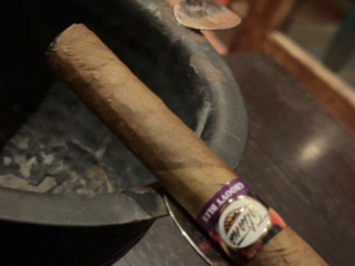 La Casa Cigars And Lounge