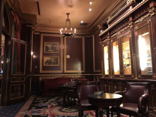 Napoleon's Lounge