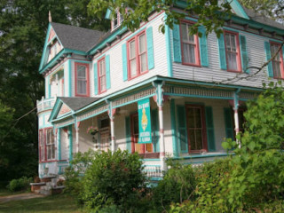 Smith-byrd House Bed And Breakfast And Tea Room