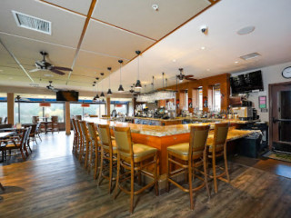 The Oaks Grill And Par Lounge