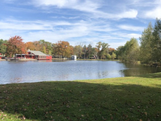 Tavern By The Lake At Memorytown