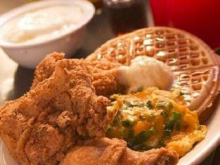 LoLo's Chicken & Waffles - Omaha