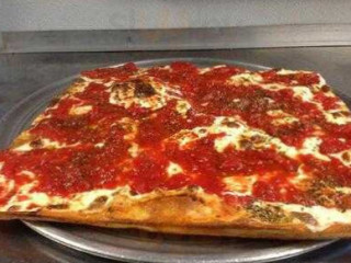 Vittoria's New York Pizza