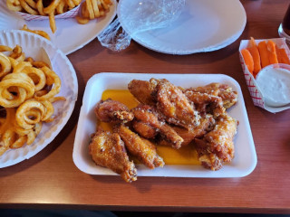 P G's Subs Wings