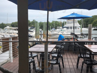 Shuckers World Famous Raw Cafe
