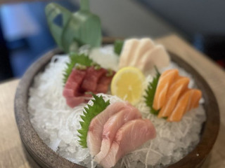 Aj's Sushi