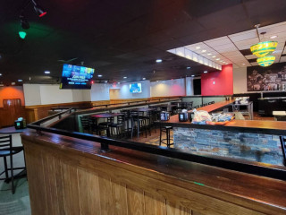 Dudley's Sports And Grill