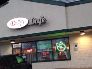 Dolly's Gaming Cafe