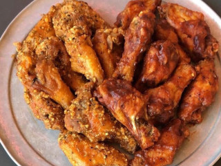 Pluckers Wing