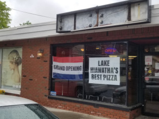Lake Hiawatha's Best Pizza