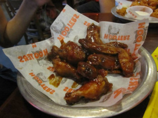 Hooters