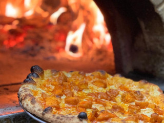 Toss Fire Wood-fired Pizza