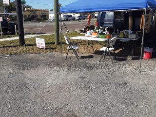 Junkyard Dawgs Food Stand