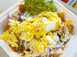 Los Chilaquiles Mexican Grill