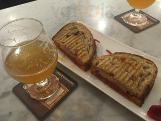 Astoria Bier And Cheese