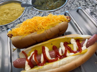 Mo's Hot Dogs