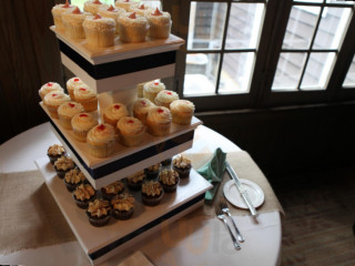 Heavenly Sweets Wedding Cakes
