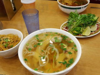 Pho Lee Hoa Phat 1