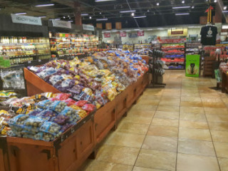 Giant Eagle Supermarket