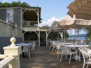 Snug Harbor Restaurant & Inn